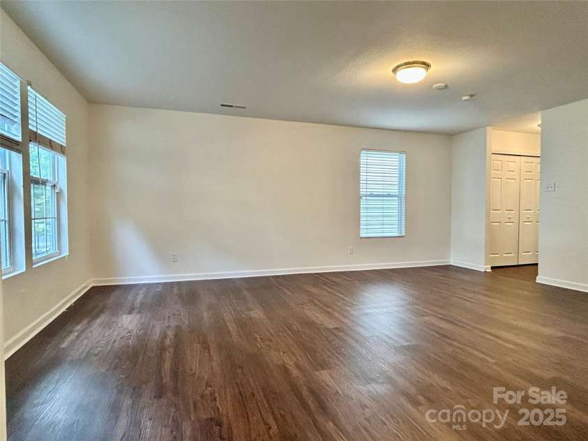 2927 Meadow Knoll Drive, Charlotte, NC 28269.  MLS# CAR4269568, YatesRealty ID 27745. 