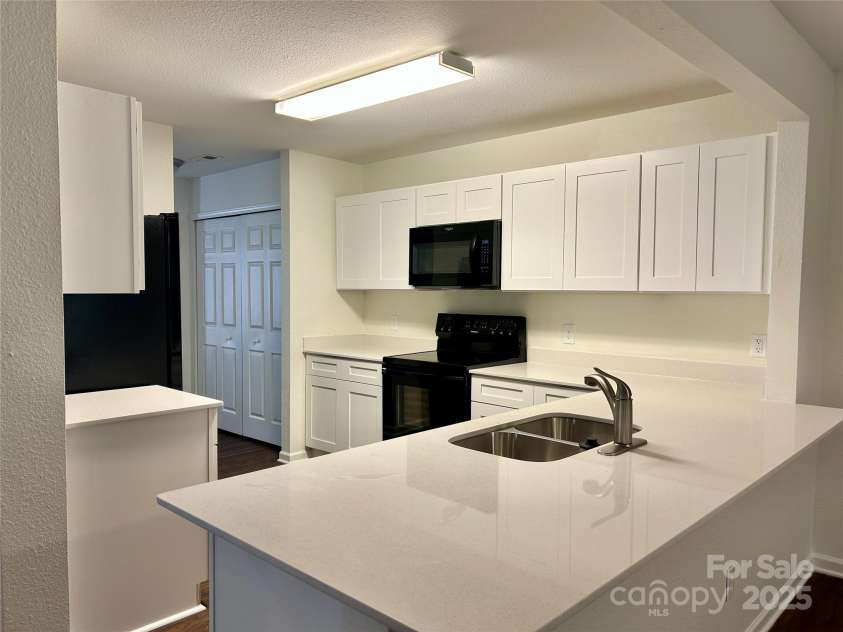 2927 Meadow Knoll Drive, Charlotte, NC 28269.  MLS# CAR4269568, YatesRealty ID 27745. 