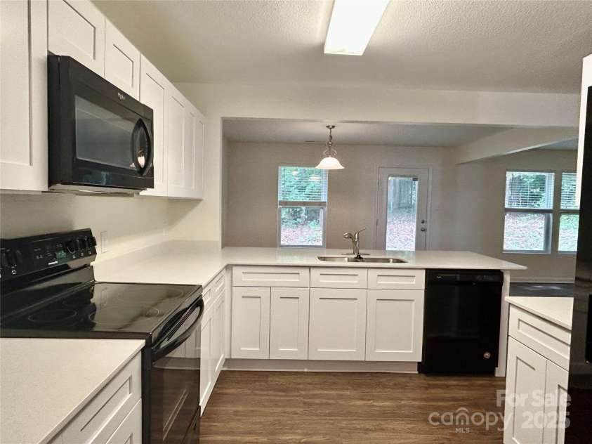 2927 Meadow Knoll Drive, Charlotte, NC 28269.  MLS# CAR4269568, YatesRealty ID 27745. 