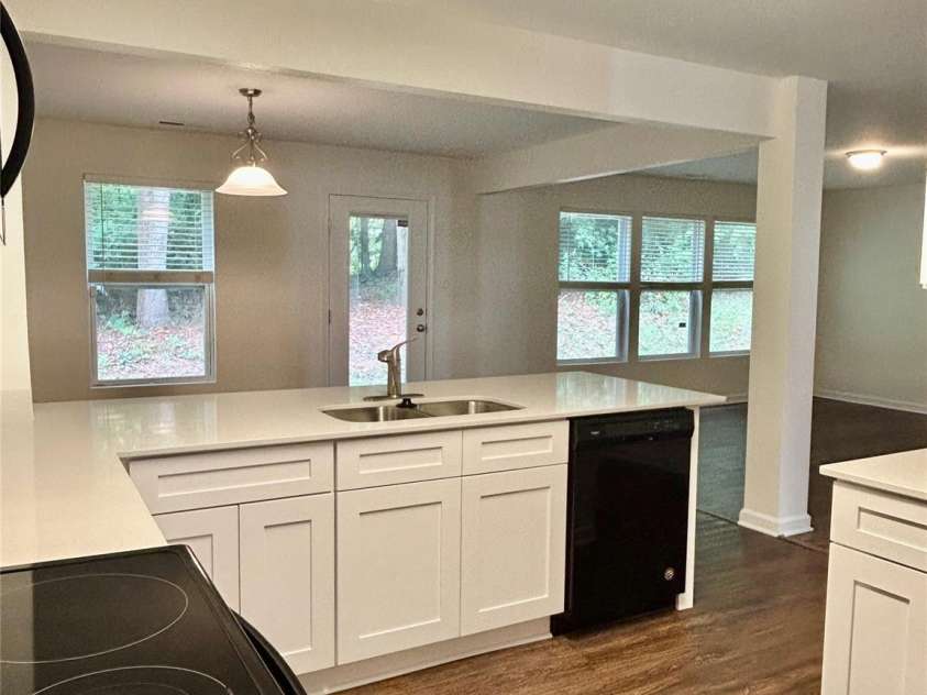 2927 Meadow Knoll Drive, Charlotte, NC 28269.  MLS# CAR4269568, YatesRealty ID 27745. 