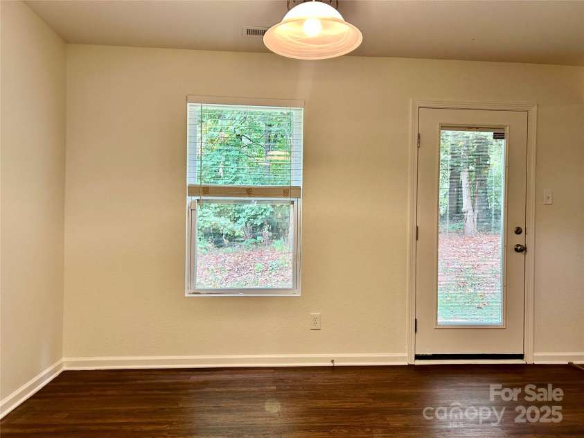 2927 Meadow Knoll Drive, Charlotte, NC 28269.  MLS# CAR4269568, YatesRealty ID 27745. 