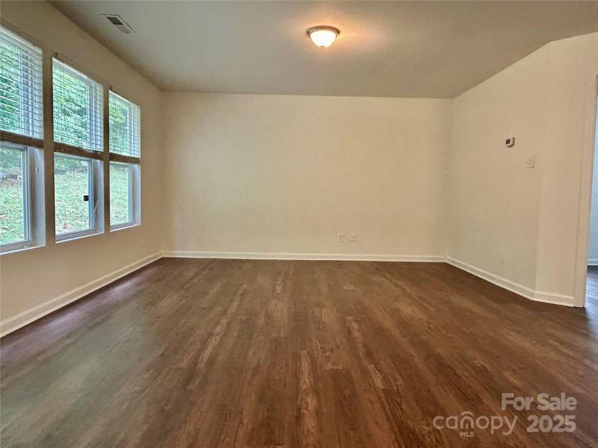 2927 Meadow Knoll Drive, Charlotte, NC 28269.  MLS# CAR4269568, YatesRealty ID 27745. 