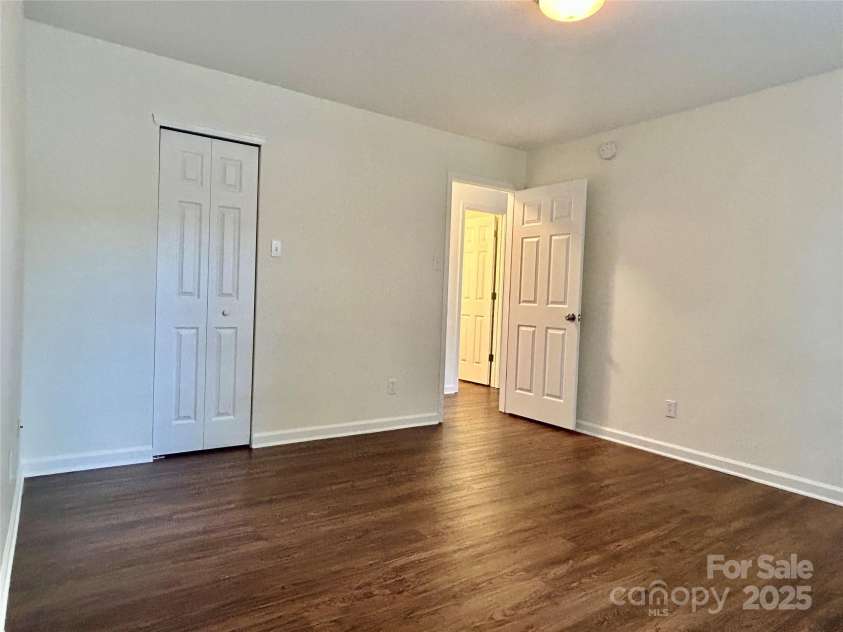 2927 Meadow Knoll Drive, Charlotte, NC 28269.  MLS# CAR4269568, YatesRealty ID 27745. 