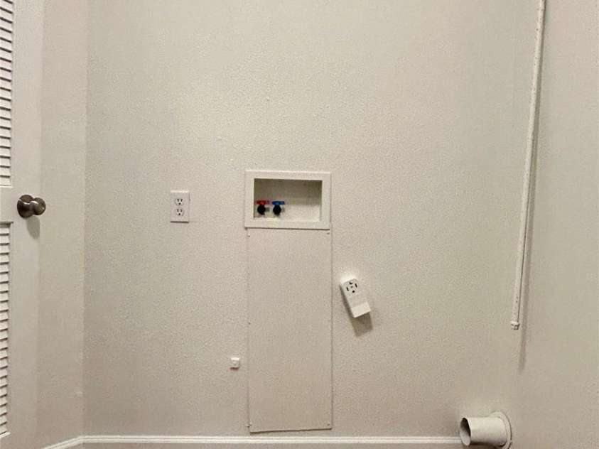 2927 Meadow Knoll Drive, Charlotte, NC 28269.  MLS# CAR4269568, YatesRealty ID 27745. 