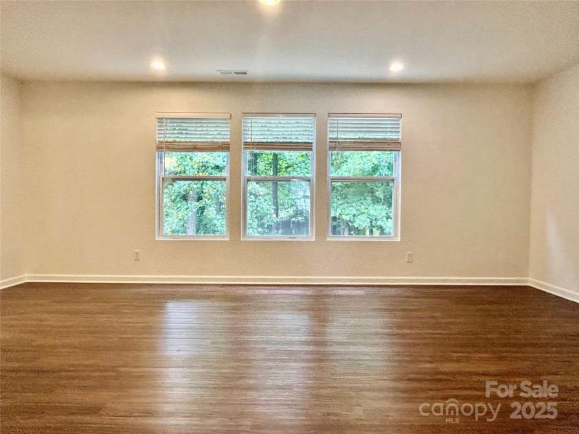 2927 Meadow Knoll Drive, Charlotte, NC 28269.  MLS# CAR4269568, YatesRealty ID 27745. 