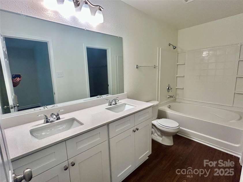 2927 Meadow Knoll Drive, Charlotte, NC 28269.  MLS# CAR4269568, YatesRealty ID 27745. 