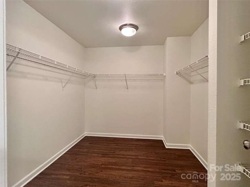 2927 Meadow Knoll Drive, Charlotte, NC 28269.  MLS# CAR4269568, YatesRealty ID 27745. 