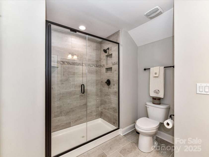 1805 Axholme Court, Waxhaw, NC 28173.  MLS# CAR4298904, YatesRealty ID 27747. Guest bath upstairs