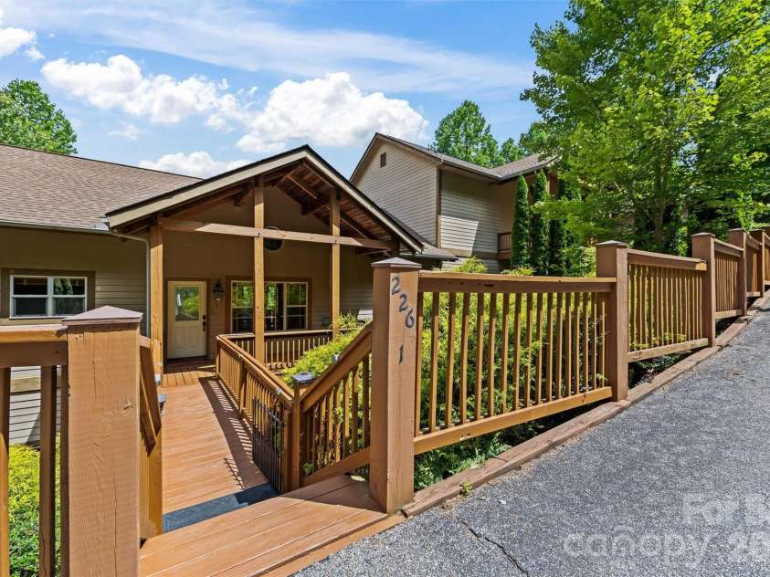 226 Sawgrass Drive, Whittier, NC 28789.  MLS# CAR4389476, YatesRealty ID 27747. 