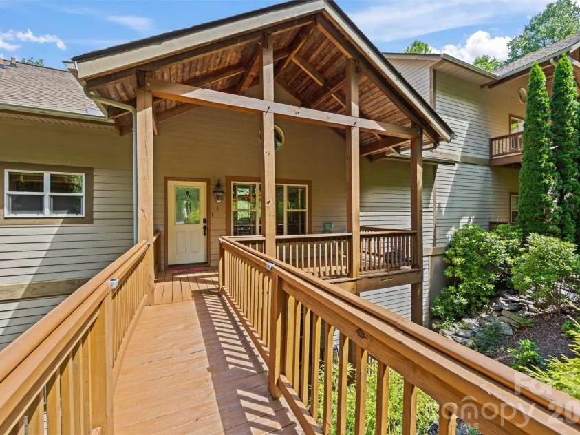 226 Sawgrass Drive, Whittier, NC 28789.  MLS# CAR4389476, YatesRealty ID 27747. 