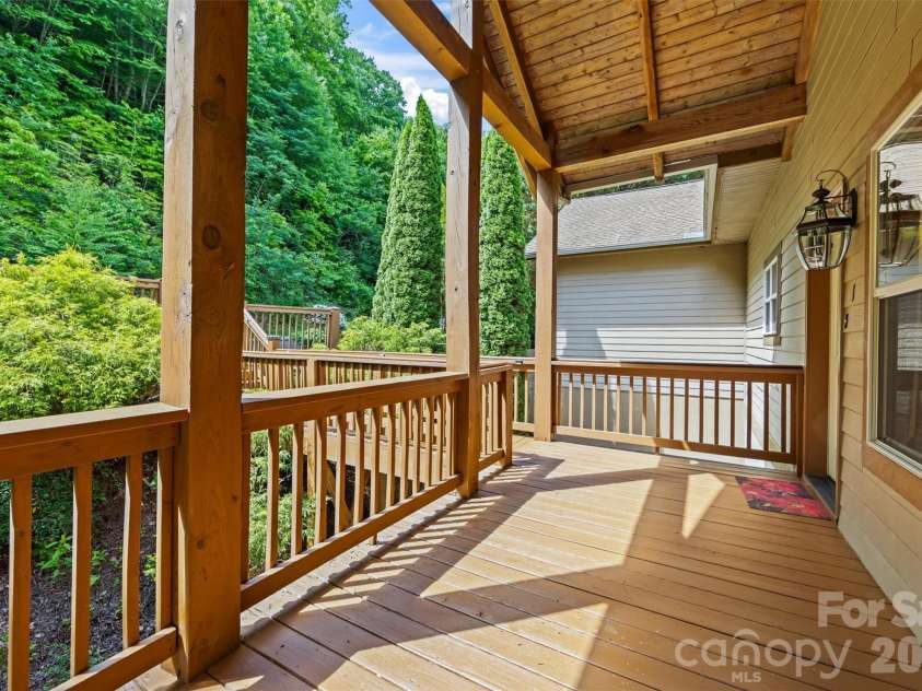 226 Sawgrass Drive, Whittier, NC 28789.  MLS# CAR4389476, YatesRealty ID 27747. 