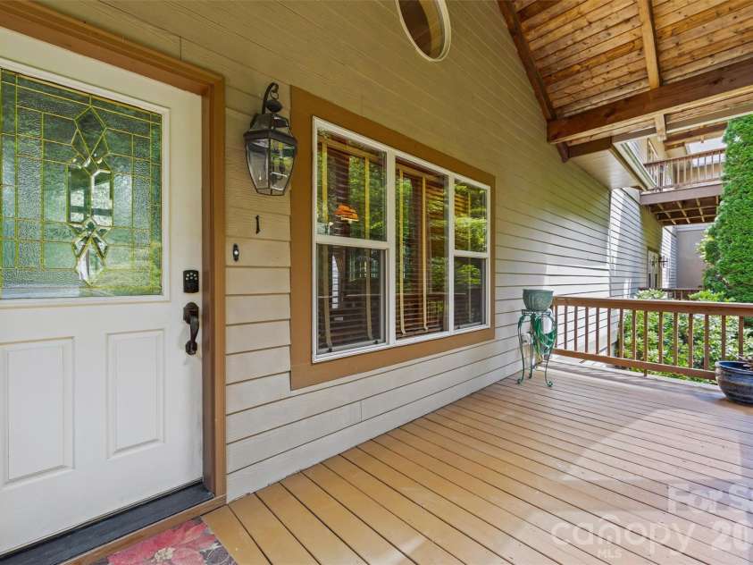 226 Sawgrass Drive, Whittier, NC 28789.  MLS# CAR4389476, YatesRealty ID 27747. 