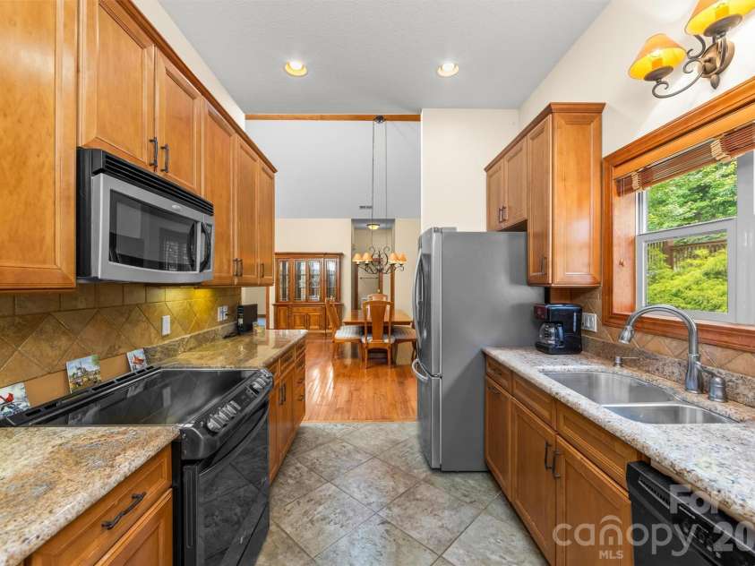 226 Sawgrass Drive, Whittier, NC 28789.  MLS# CAR4389476, YatesRealty ID 27747. 