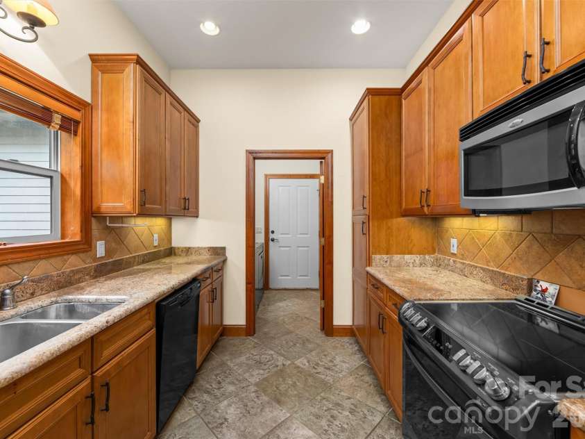 226 Sawgrass Drive, Whittier, NC 28789.  MLS# CAR4389476, YatesRealty ID 27747. 