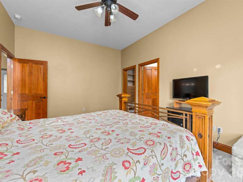 226 Sawgrass Drive, Whittier, NC 28789.  MLS# CAR4389476, YatesRealty ID 27747. 