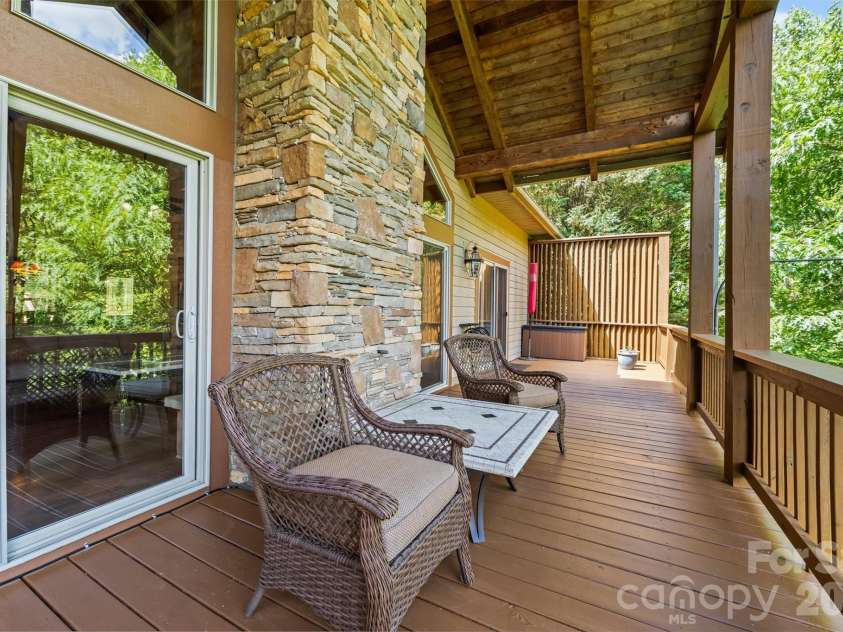 226 Sawgrass Drive, Whittier, NC 28789.  MLS# CAR4389476, YatesRealty ID 27747. 