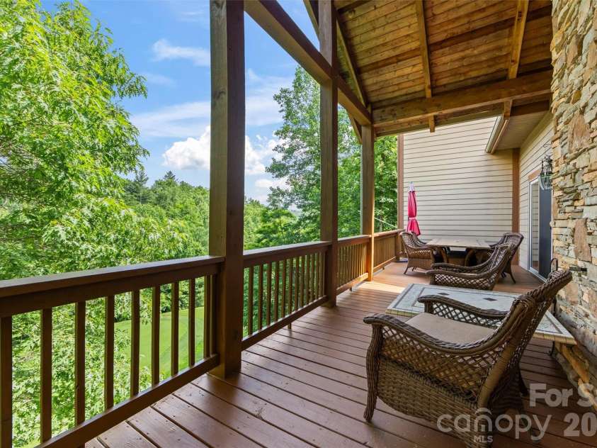 226 Sawgrass Drive, Whittier, NC 28789.  MLS# CAR4389476, YatesRealty ID 27747. 