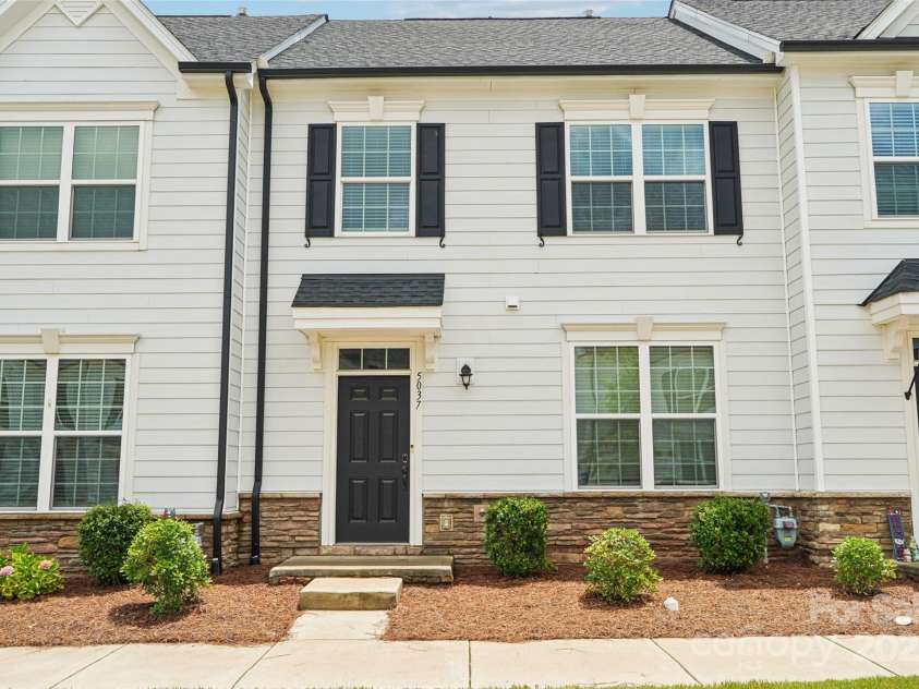 5037 Patton Drive, Cramerton, NC 28056.  MLS# CAR4276602, YatesRealty ID 27748. 