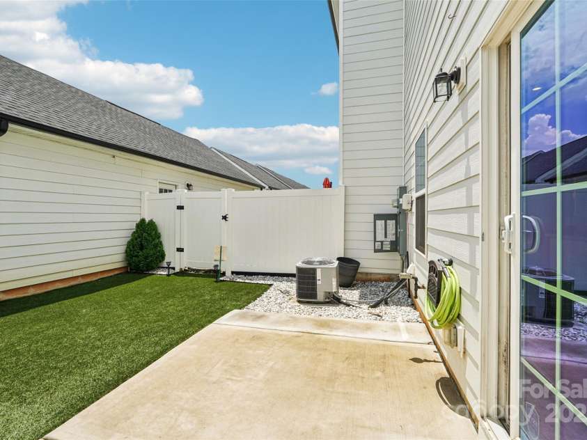 5037 Patton Drive, Cramerton, NC 28056.  MLS# CAR4276602, YatesRealty ID 27748. 