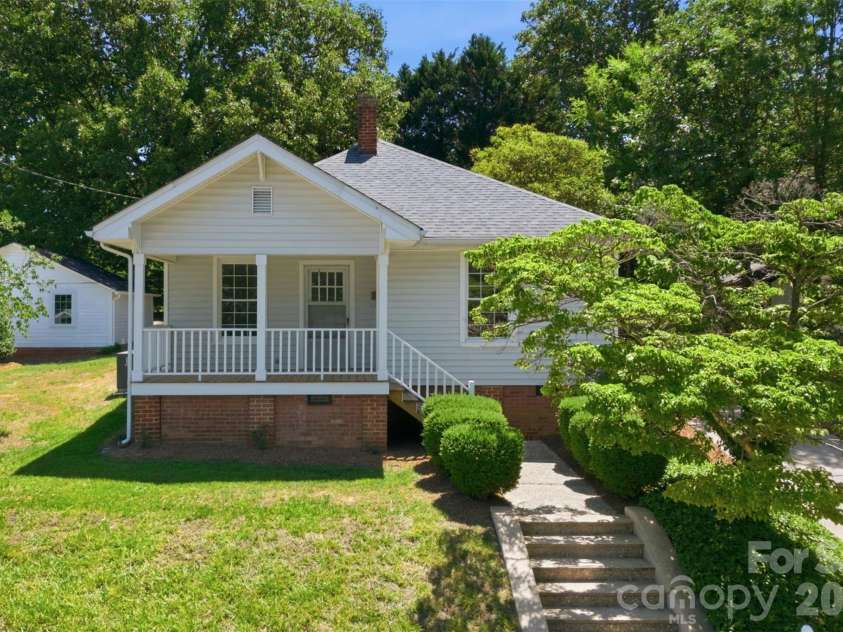 812 4th Street, Albemarle, NC 28001.  MLS# CAR4389806, YatesRealty ID 27748. 