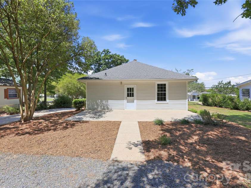 812 4th Street, Albemarle, NC 28001.  MLS# CAR4389806, YatesRealty ID 27748. 
