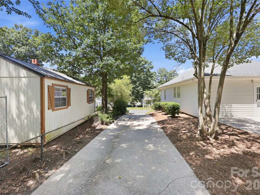 812 4th Street, Albemarle, NC 28001.  MLS# CAR4389806, YatesRealty ID 27748. 