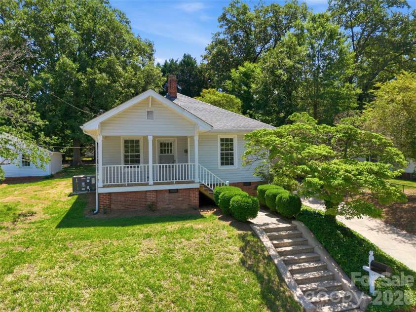 812 4th Street, Albemarle, NC 28001.  MLS# CAR4389806, YatesRealty ID 27748. 