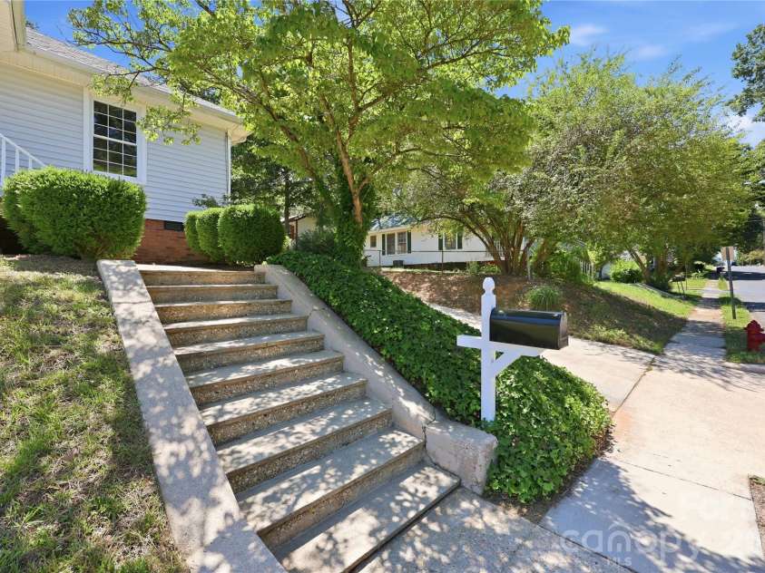 812 4th Street, Albemarle, NC 28001.  MLS# CAR4389806, YatesRealty ID 27748. 
