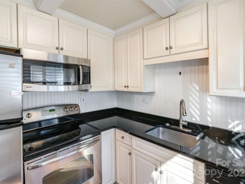 1831 Jameston Drive, Charlotte, NC 28209.  MLS# CAR4230426, YatesRealty ID 2775. 