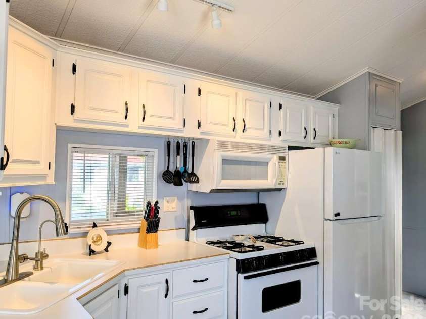 29 Polka Lane, Waynesville, NC 28785.  MLS# CAR4336545, YatesRealty ID 2775. 
