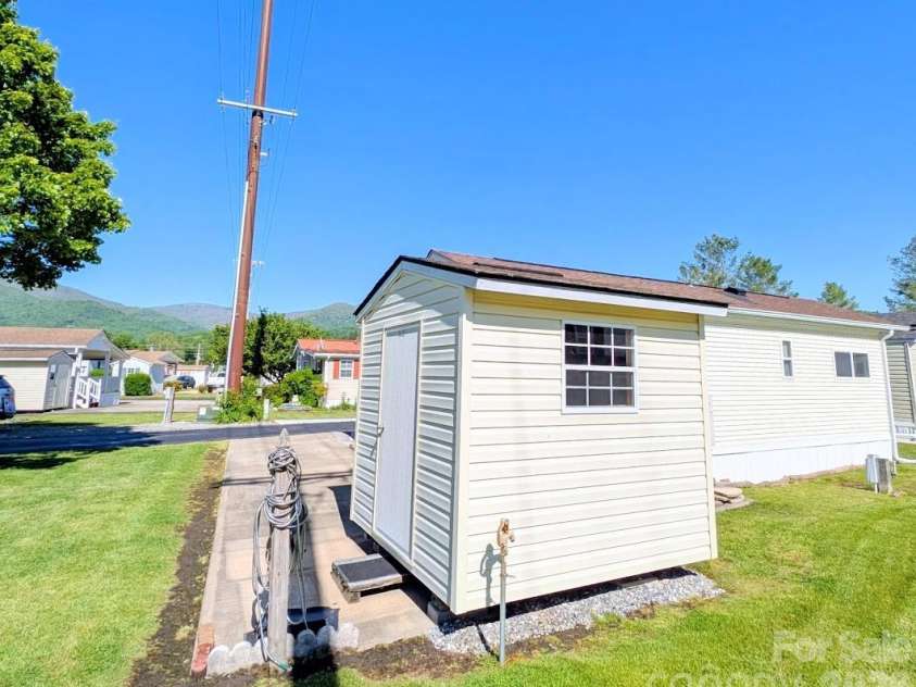 29 Polka Lane, Waynesville, NC 28785.  MLS# CAR4336545, YatesRealty ID 2775. 