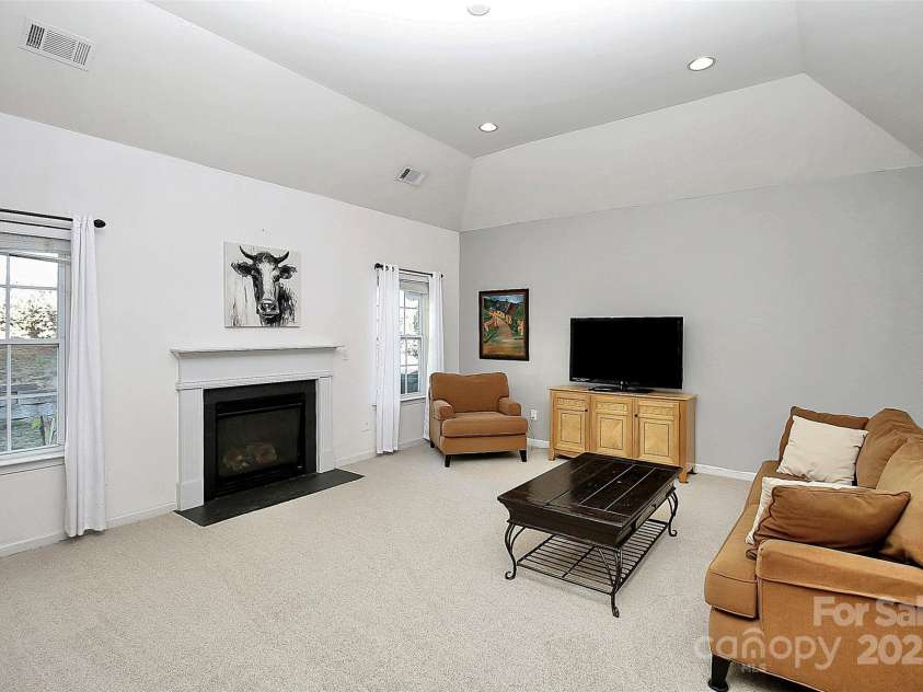 13247 Eastfield Village Lane, Charlotte, NC 28269.  MLS# CAR4268795, YatesRealty ID 27750. 