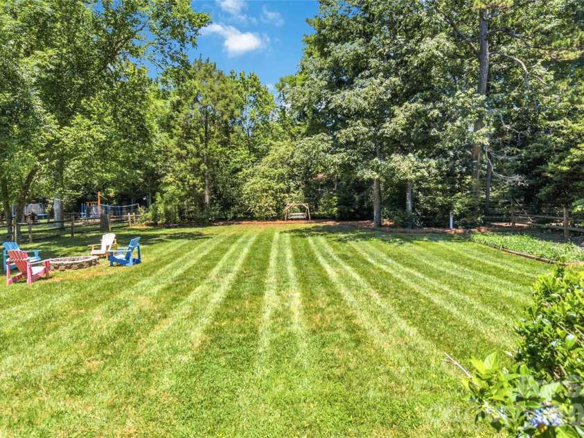 7915 Bytham Castle Drive, Huntersville, NC 28078.  MLS# CAR4380718, YatesRealty ID 27750. Expansive backyard