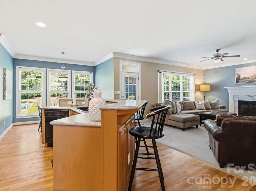 7915 Bytham Castle Drive, Huntersville, NC 28078.  MLS# CAR4380718, YatesRealty ID 27750. Open Concept kitchen