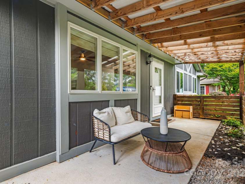 127 Oaken Hill Place, Black Mountain, NC 28711.  MLS# CAR4283300, YatesRealty ID 27751. 