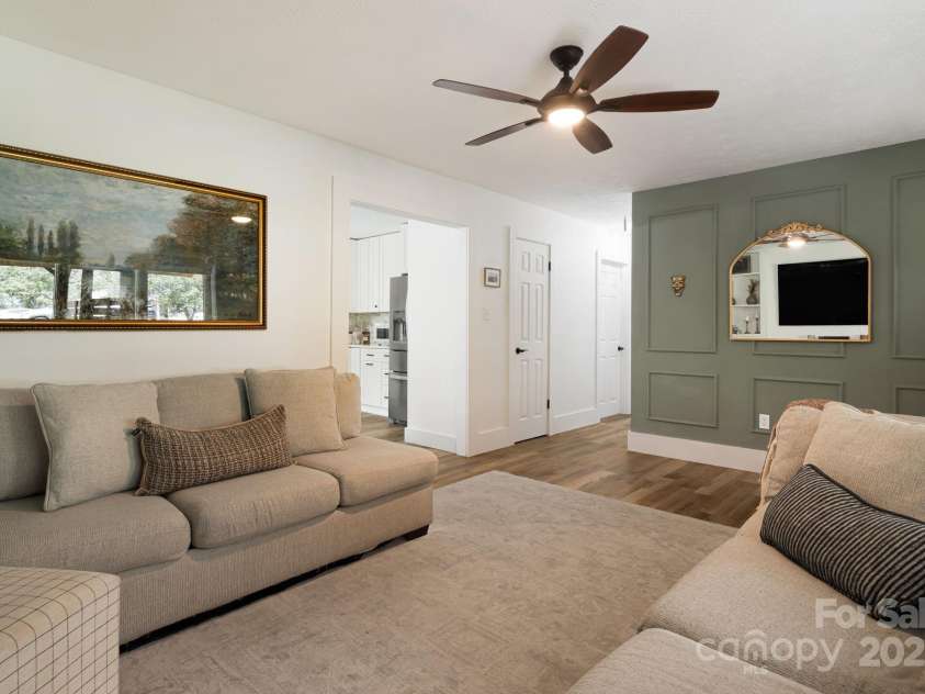 127 Oaken Hill Place, Black Mountain, NC 28711.  MLS# CAR4283300, YatesRealty ID 27751. 