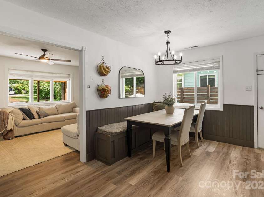 127 Oaken Hill Place, Black Mountain, NC 28711.  MLS# CAR4283300, YatesRealty ID 27751. 