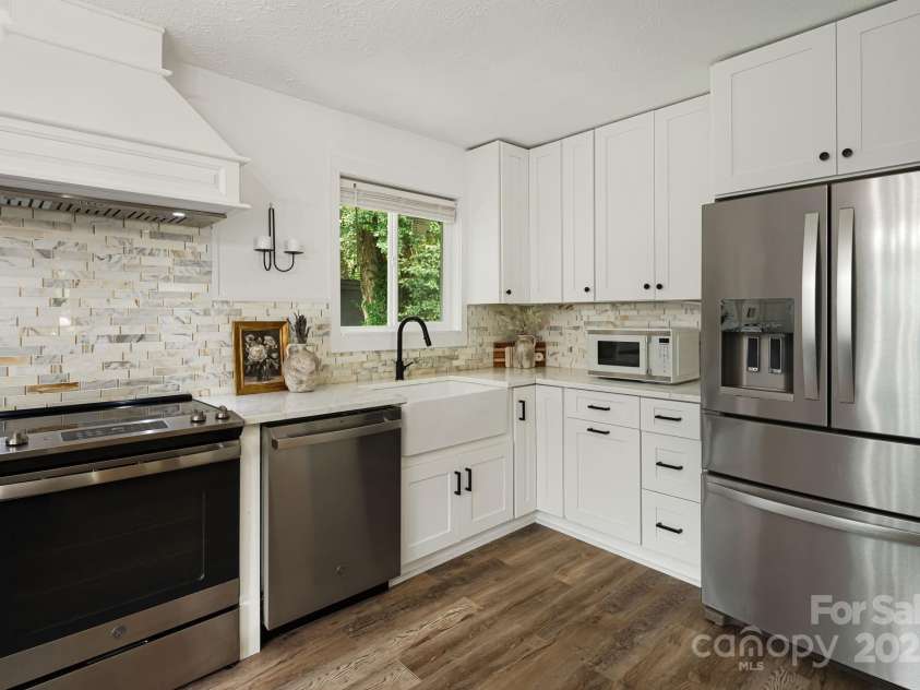 127 Oaken Hill Place, Black Mountain, NC 28711.  MLS# CAR4283300, YatesRealty ID 27751. 