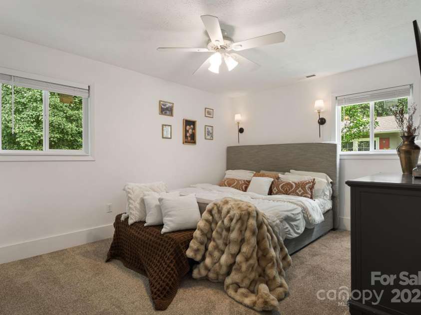 127 Oaken Hill Place, Black Mountain, NC 28711.  MLS# CAR4283300, YatesRealty ID 27751. 