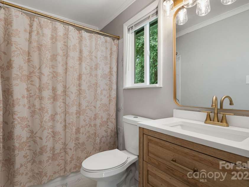 127 Oaken Hill Place, Black Mountain, NC 28711.  MLS# CAR4283300, YatesRealty ID 27751. 