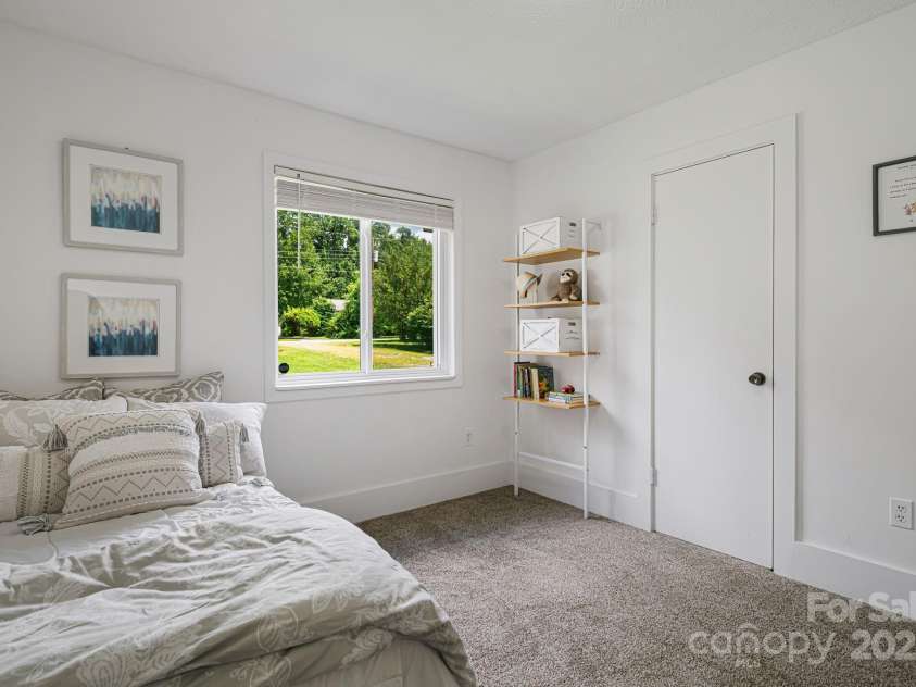 127 Oaken Hill Place, Black Mountain, NC 28711.  MLS# CAR4283300, YatesRealty ID 27751. 