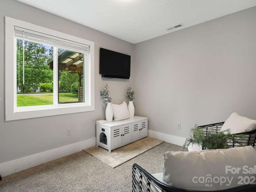 127 Oaken Hill Place, Black Mountain, NC 28711.  MLS# CAR4283300, YatesRealty ID 27751. 