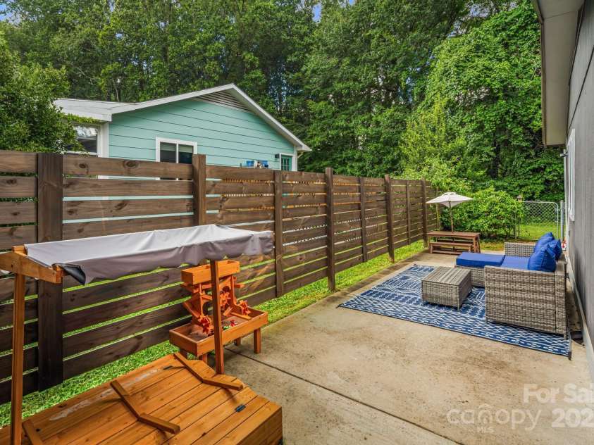 127 Oaken Hill Place, Black Mountain, NC 28711.  MLS# CAR4283300, YatesRealty ID 27751. 