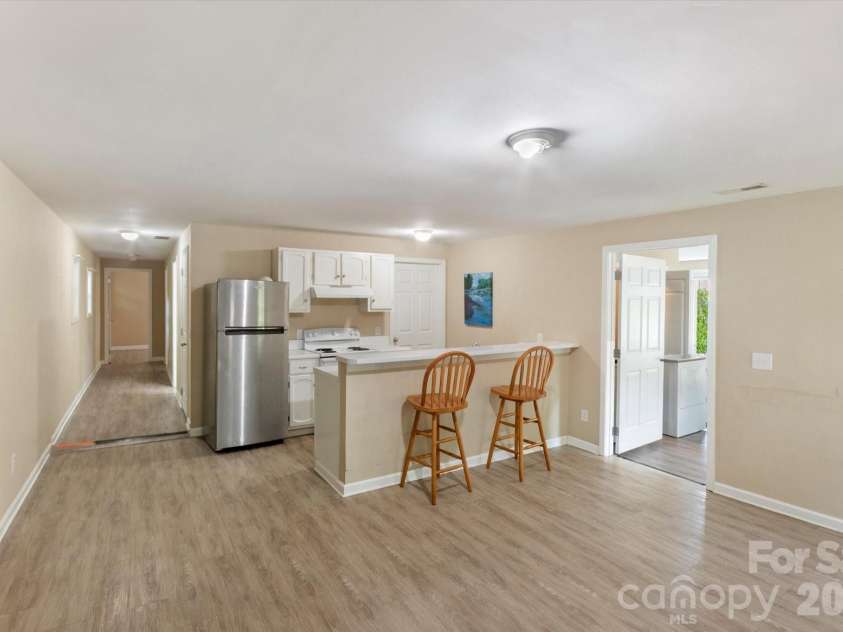 407 Main Street, Brevard, NC 28712.  MLS# CAR4382396, YatesRealty ID 27751. 