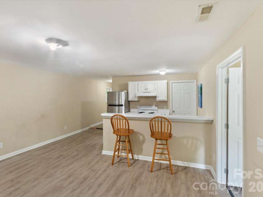 407 Main Street, Brevard, NC 28712.  MLS# CAR4382396, YatesRealty ID 27751. 