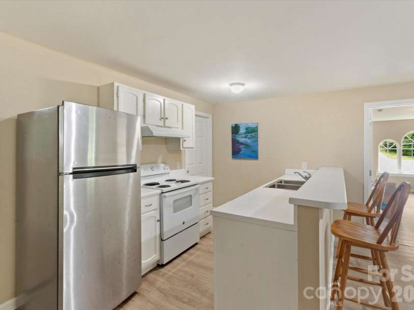 407 Main Street, Brevard, NC 28712.  MLS# CAR4382396, YatesRealty ID 27751. 