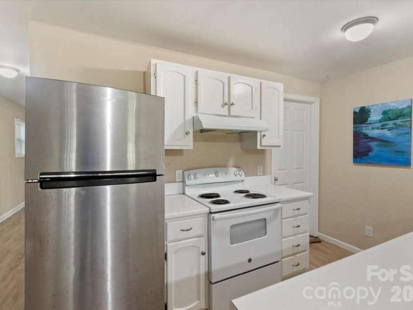 407 Main Street, Brevard, NC 28712.  MLS# CAR4382396, YatesRealty ID 27751. 
