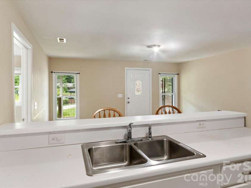 407 Main Street, Brevard, NC 28712.  MLS# CAR4382396, YatesRealty ID 27751. 