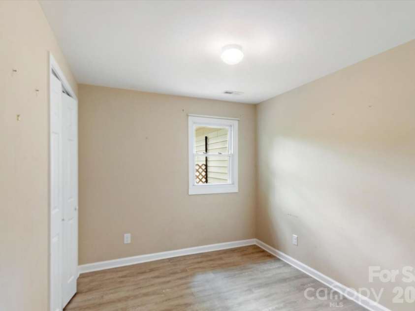 407 Main Street, Brevard, NC 28712.  MLS# CAR4382396, YatesRealty ID 27751. 