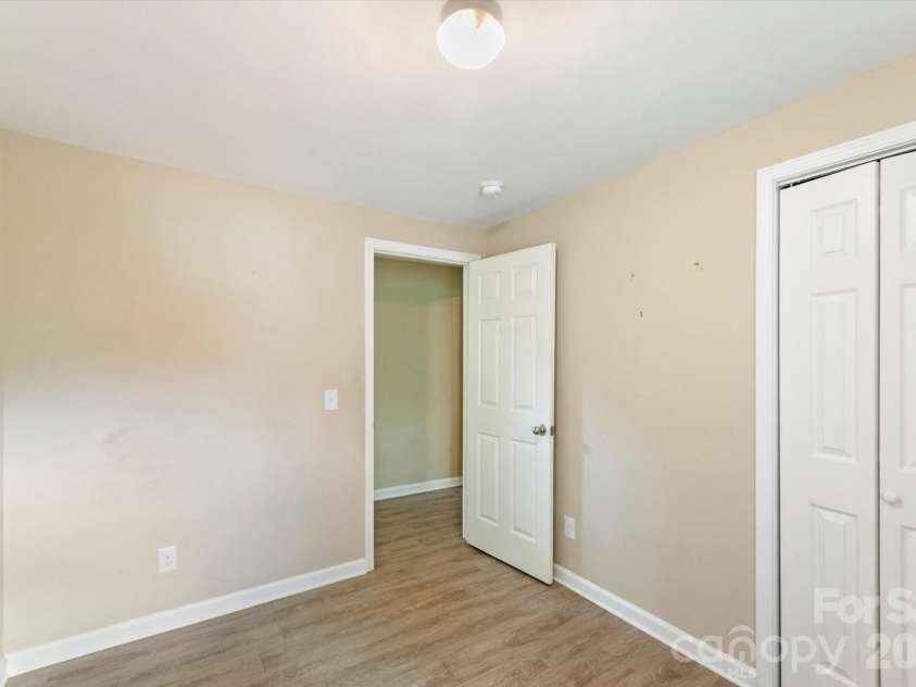 407 Main Street, Brevard, NC 28712.  MLS# CAR4382396, YatesRealty ID 27751. 